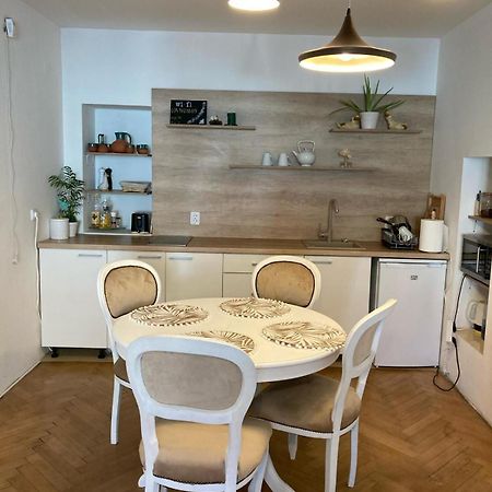 Valentina'S Apartment In City Center 브라쇼브 외부 사진